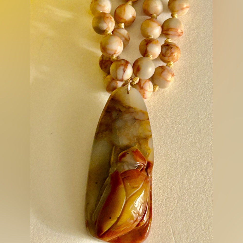 Vintage Necklace Agate Lady Bug hand-carved stone Red-Veined Agate knotted beads